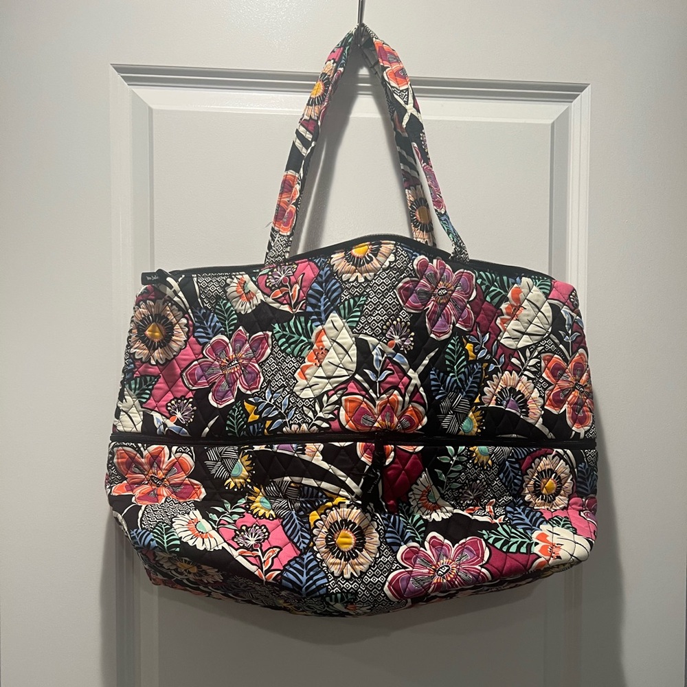 Vera Bradley NWT Expandable Travel Bag in Kauai Floral